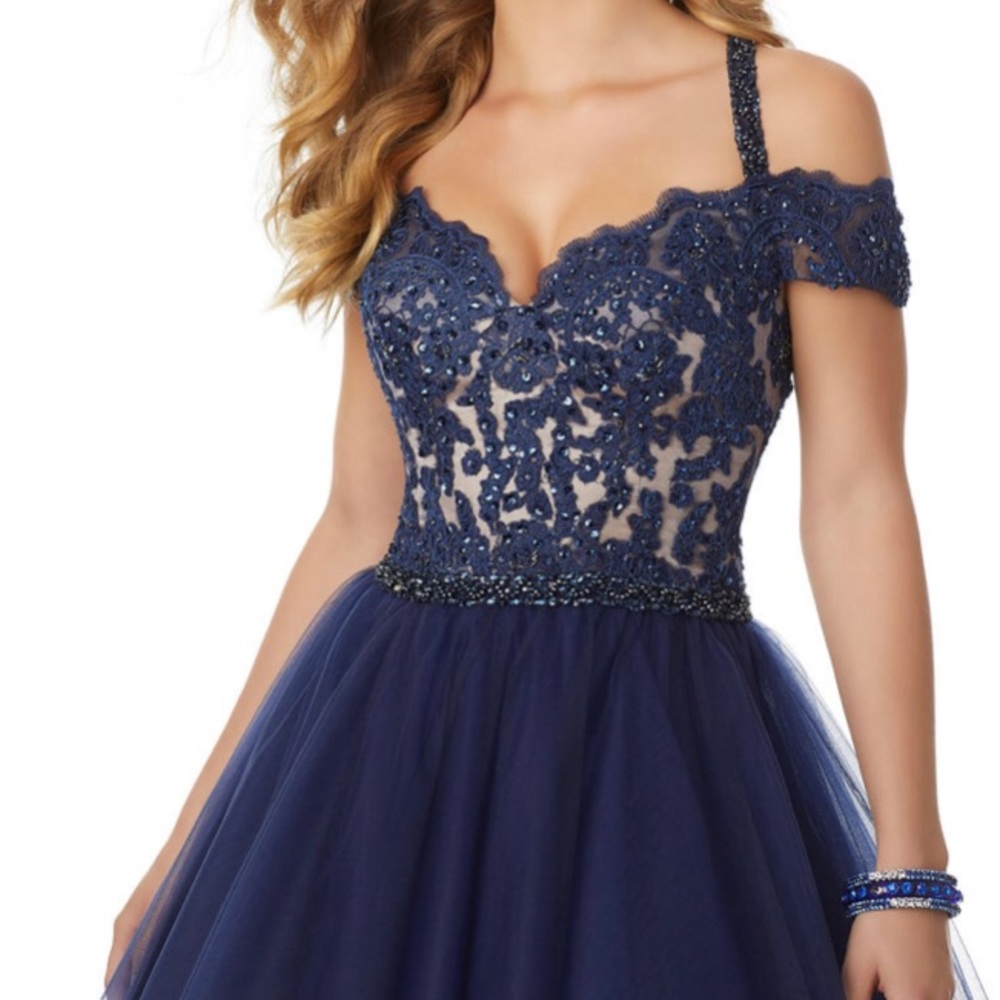 Prom dress 💝 - Picture 4 of 4